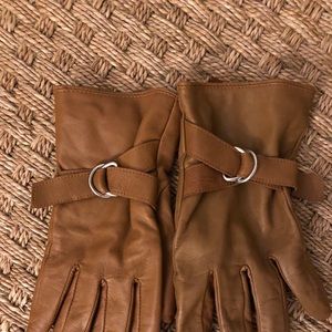 Leather gloves